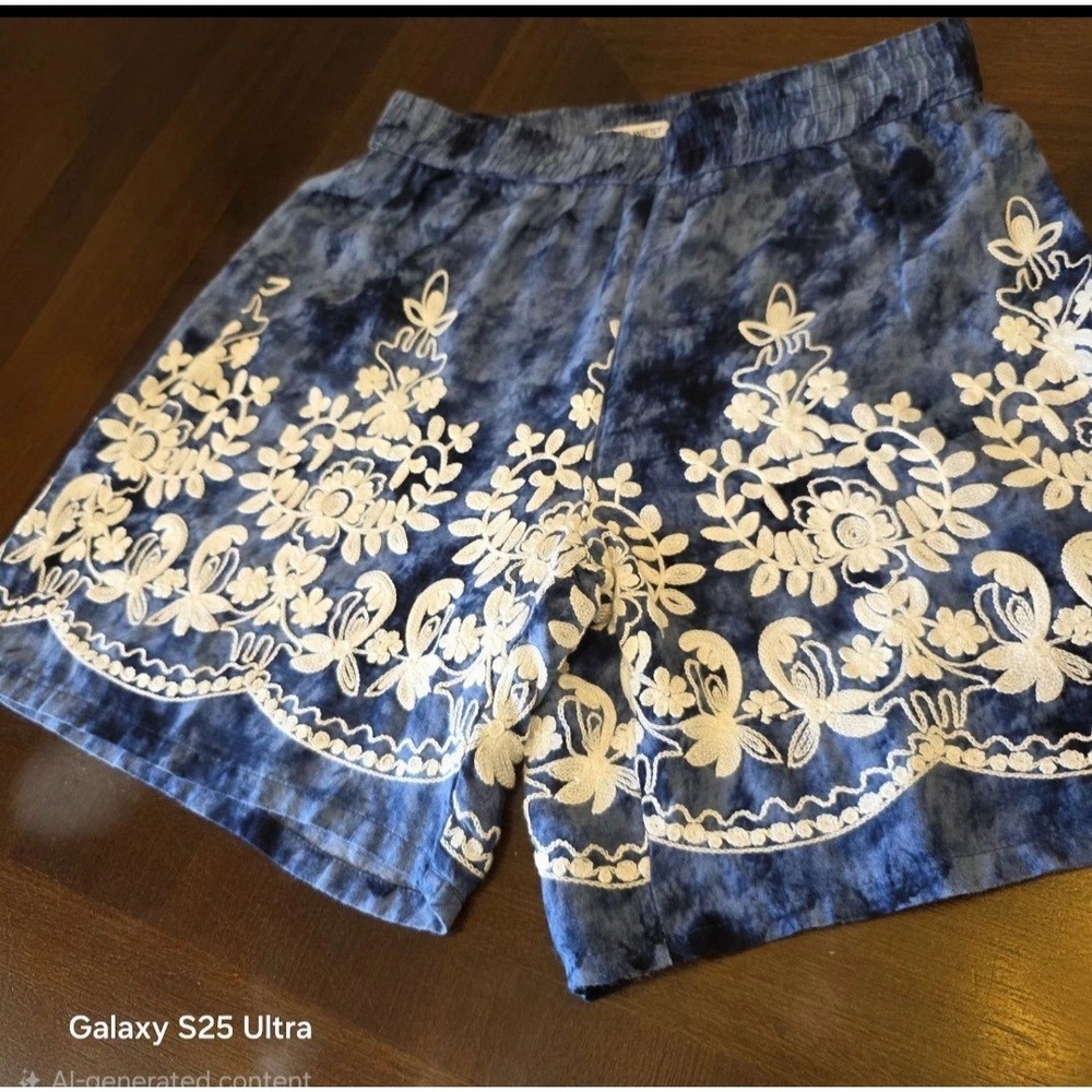 Studio West blue shorts with white embroidery‎ comfy boho cottage feminine Small